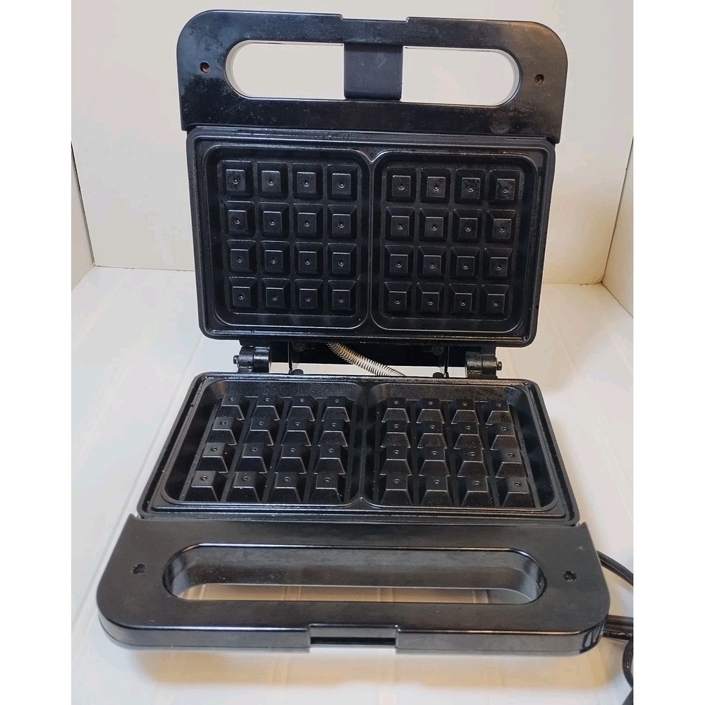 Salton Belgian Waffle Maker - WM-4A - 120V - Nonstick‎ Tested Working Vintage
